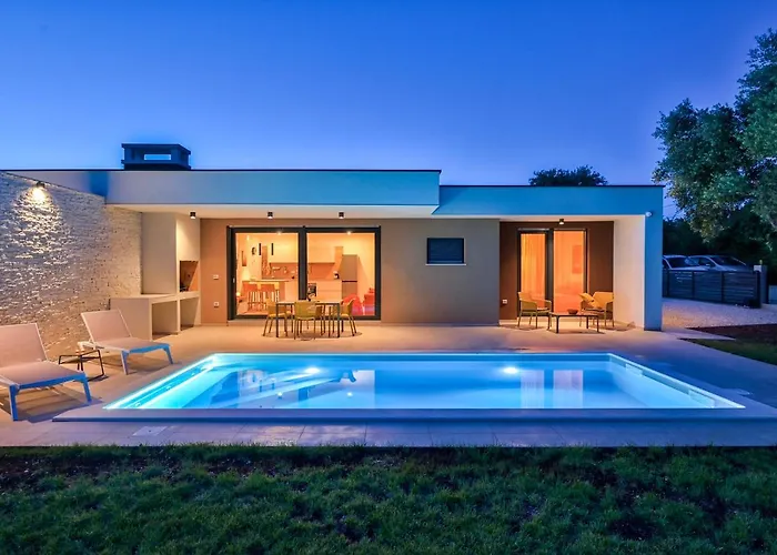 Solis-modern For A Romantic Retreat, Heated Pool * Ližnjan
