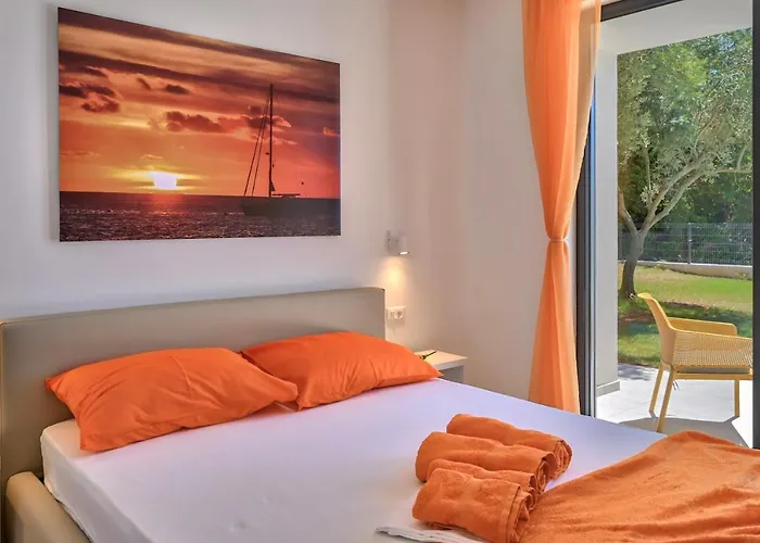 Villa Solis-modern For A Romantic Retreat, Heated Pool Ližnjan