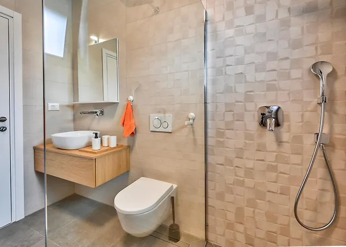 Solis-modern For A Romantic Retreat, Heated Pool * Ližnjan