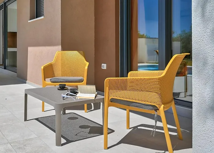 Solis-modern For A Romantic Retreat, Heated Pool
