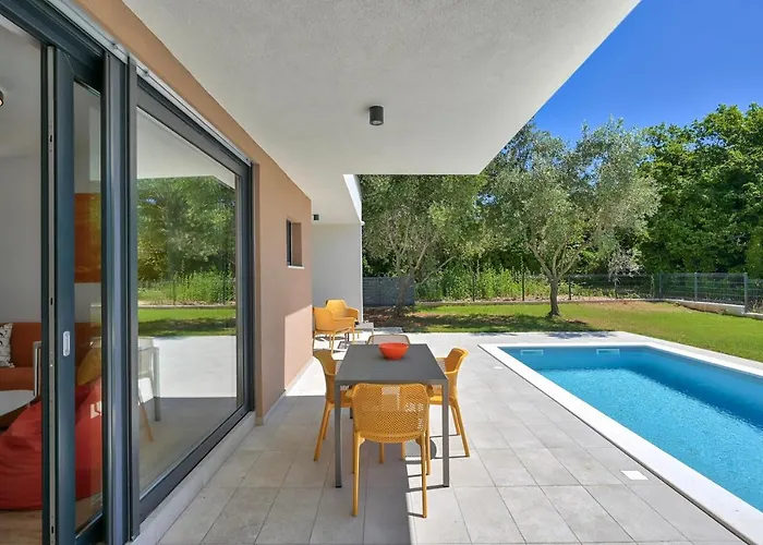 Villa Solis-modern For A Romantic Retreat, Heated Pool Ližnjan