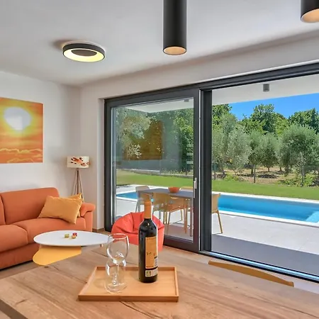 Solis-modern For A Romantic Retreat, Heated Pool