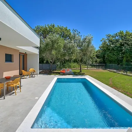 Solis-modern For A Romantic Retreat, Heated Pool וילה *