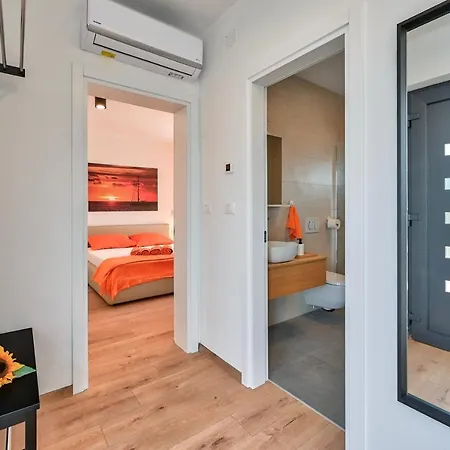 Solis-modern For A Romantic Retreat, Heated Pool וילה