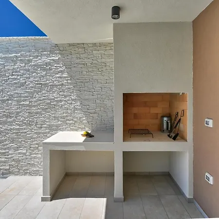 וילה Solis-modern For A Romantic Retreat, Heated Pool *