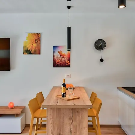 Solis-modern For A Romantic Retreat, Heated Pool וילה *