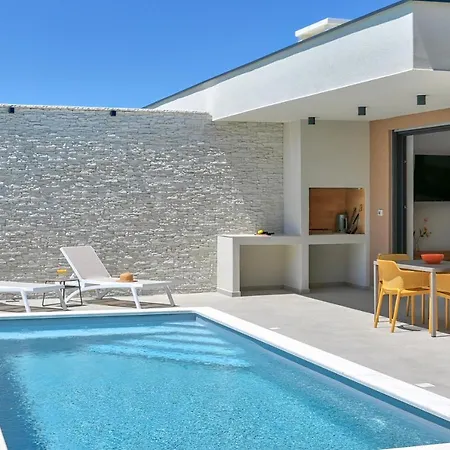 Solis-modern For A Romantic Retreat, Heated Pool וילה *