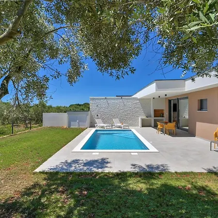 Solis-modern For A Romantic Retreat, Heated Pool Villa *